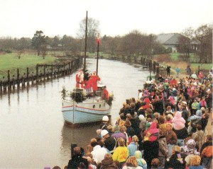 December 2015. Julemanden kommer sejlende til Varde i 1990erne