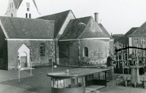 Juli 2016. Varde Torv. Rutebilstationen, Sct. Jacobi Kirke