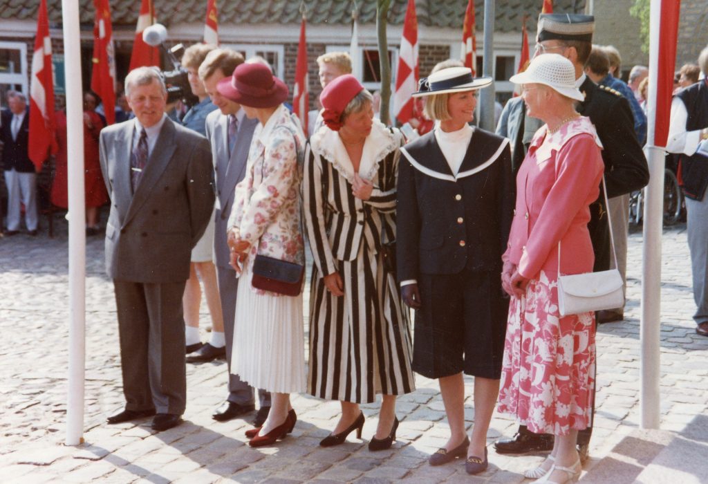 Dronningebesøg 22.5.1992. Venter på Dronningen og Prins Henrik